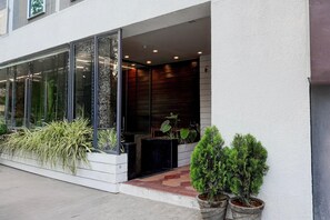 บ้านพัก | ฝ่ายต้อนรับ