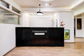 Hus | Reception