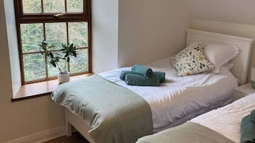 2 habitaciones, tabla de planchar con plancha, wifi y ropa de cama
