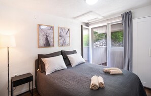 2 bedrooms, travel crib, free WiFi