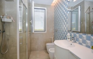 Shower, hair dryer - Stunning apartment in Marina di Modica with WiFi (Marina di Modica)