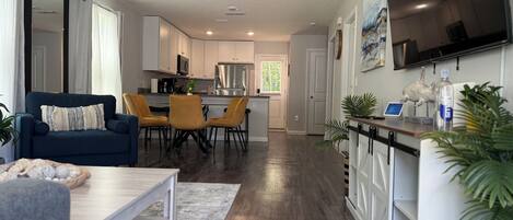 Smart TV, chimenea, tenis de mesa y biblioteca musical