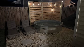 Bañera de hidromasaje al aire libre