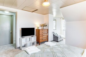 3 slaapkamers, een strijkplank/strijkijzer, wifi, beddengoed