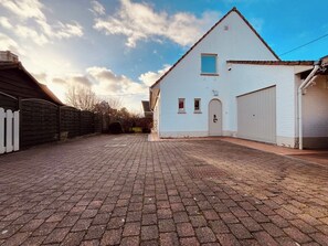 Villa | Property grounds - Charming Villa Near Wenduine Beach (Zuienkerke)