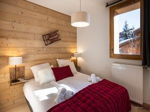 Apartment | 4 bedrooms, bed sheets - Apartment in Les Deux Alpes Near Ski Slopes (Les Deux Alpes)