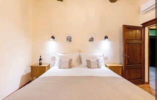 Casa Olivieri, vista città, 1 piano senza ascensore | Laptop workspace, iron/ironing board, free WiFi