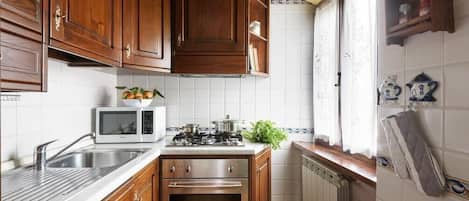 Casa Gioia, vista città, 2 piano senza ascensore | 私人厨房 | 冰箱、微波炉、炉灶、电热水壶