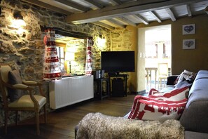 Living room - Farmhouse in Belgium Near Lake Coo & Jacuzzi (Trois-Ponts)