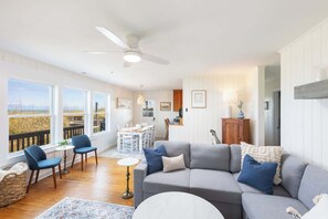 TV, offices - Newly Renovated Oceanfront Cottage (Nags Head)