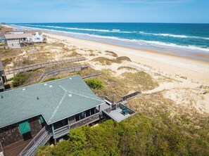 On the beach - Newly Renovated Oceanfront Cottage (Nags Head)