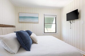 3 bedrooms, desk, iron/ironing board, WiFi