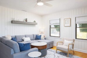 TV, offices - Newly Renovated Oceanfront Cottage (Nags Head)