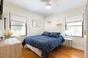 3 habitaciones, escritorio, tabla de planchar con plancha y wifi 