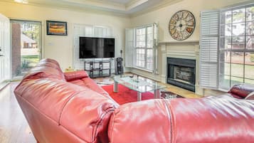 House (4 Bedrooms) | Front of property