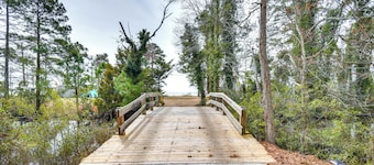 Tiny House w/ Big Views: Cabin in Shiloh!