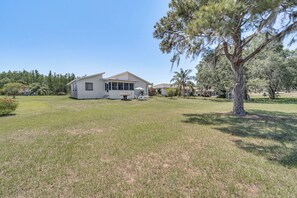 Interior - 14 Mi to Legoland: Haines City Retreat w/ Yard! (Haines City)