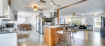 14 Mi to Legoland: Haines City Retreat w/ Yard!