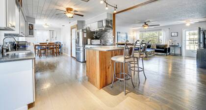 14 Mi to Legoland: Haines City Retreat w/ Yard!