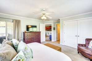 Interior - Lake Martin Retreat w/ Deck: 4 Mi to Wind Creek! (Alexander City)