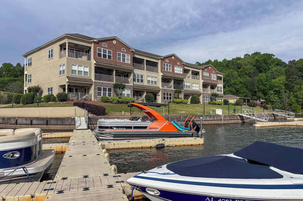Lake Martin Retreat w/ Deck: 4 Mi to Wind Creek! - Rockford, AL