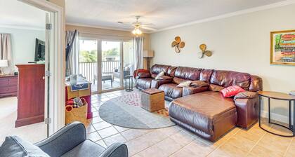 Lake Martin Retreat w/ Deck: 4 Mi to Wind Creek!