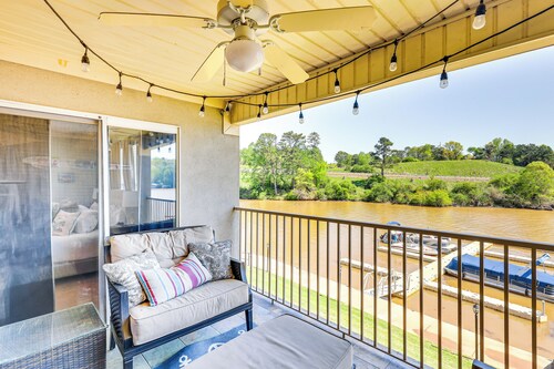 Lake Martin Retreat w/ Deck: 4 Mi to Wind Creek!