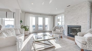 House (2 Bedrooms) | Front of property