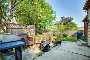 A backyard with a patio, outdoor furniture, a grill, and a large tree. - 6 Mi to Summerfest Park: Home w/ Game Room! (Cudahy)