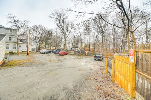 Walkable, Low-key Waterville Studio w/ Parking!