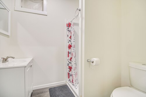 Walkable, Low-key Waterville Studio w/ Parking!