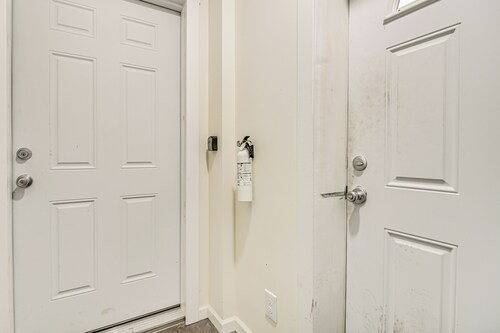 Walkable, Low-key Waterville Studio w/ Parking!