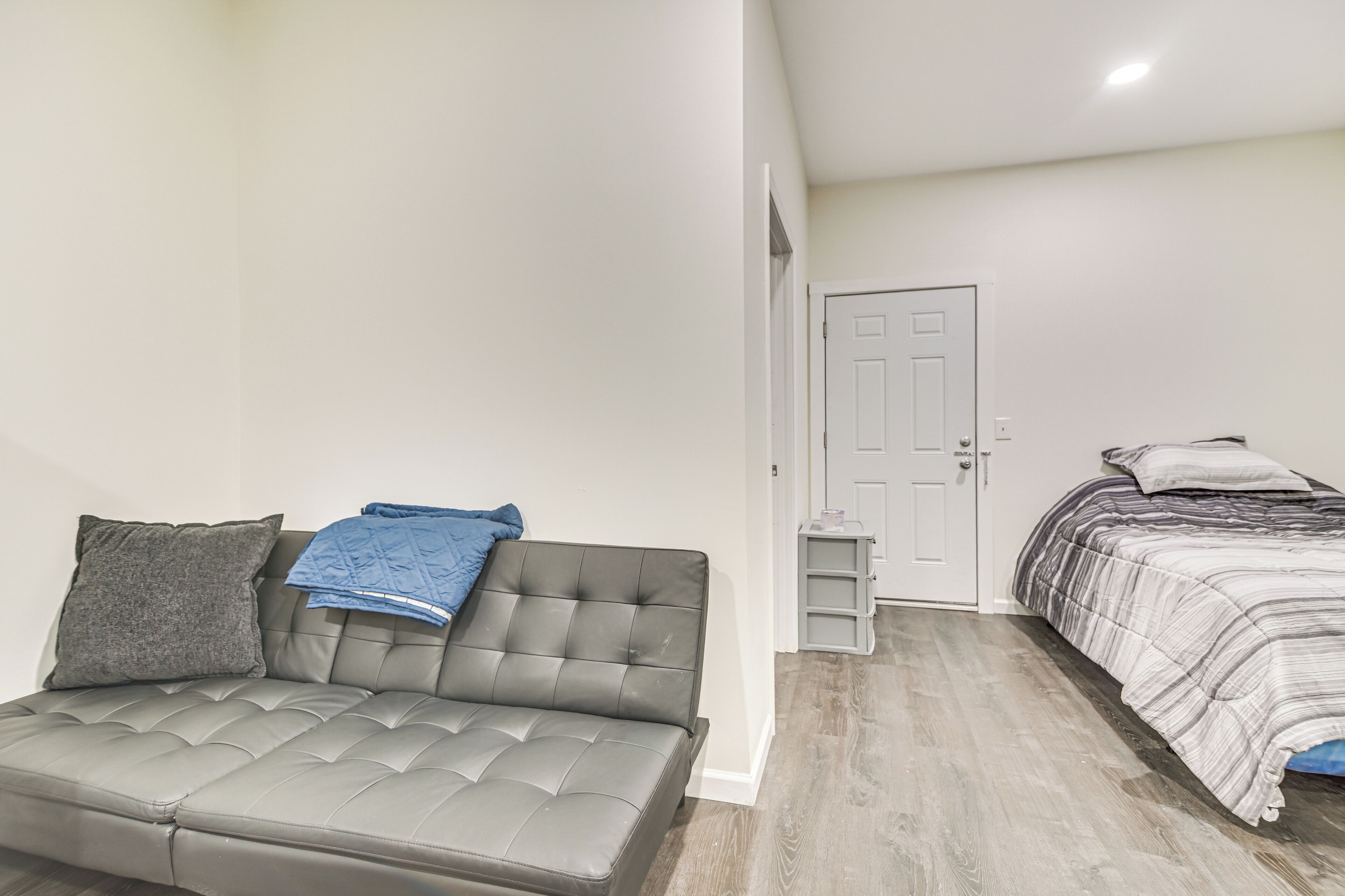 Apartment (0 Bedroom) | Interior