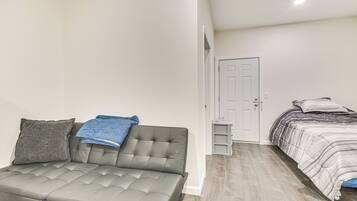 Apartment (0 Bedroom) | Interior