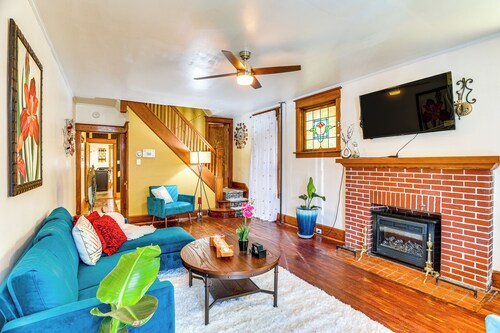 2 Mi to Dtwn: Harrisburg Escape w/ Furnished Deck!