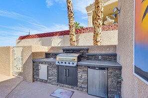 Interior - Lake View & Games: Spacious Oasis in Lake Havasu! (Lake Havasu City)