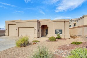 Interior - Lake View & Games: Spacious Oasis in Lake Havasu! (Lake Havasu City)