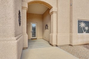 House (4 Bedrooms) | Interior - Lake View & Games: Spacious Oasis in Lake Havasu! (Lake Havasu City)