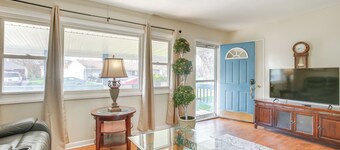 7 Mi to Dtwn Dayton: Home in Kettering w/ Yard
