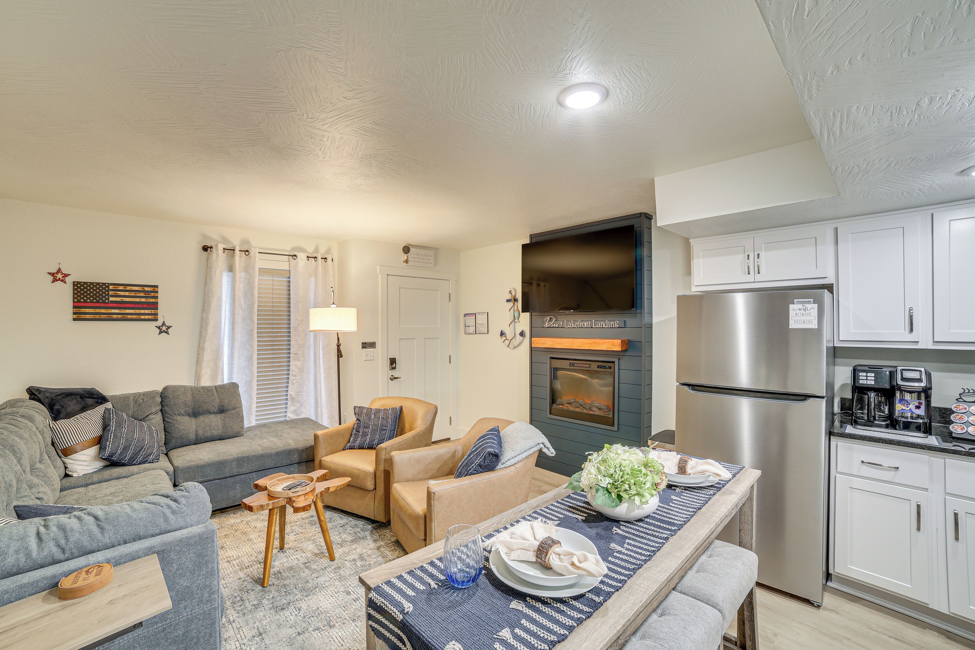 Apartamento (1 Bedroom) | Zona de estar | Una televisión