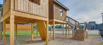 Walk to Branson Landing: Condo w/ Resort Amenities