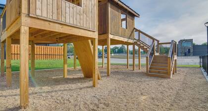 Walk to Branson Landing: Condo w/ Resort Amenities