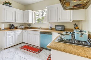 House (4 Bedrooms) | Interior