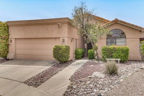 House (2 Bedrooms) | Interior - Comfortable & Contemporary Home in Tucson (Tucson)