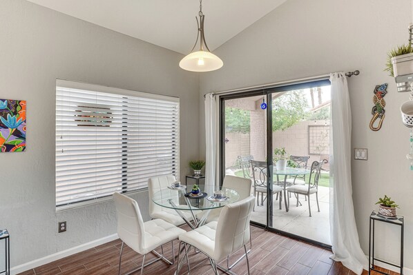 House (2 Bedrooms) | Interior - Comfortable & Contemporary Home in Tucson (Tucson)