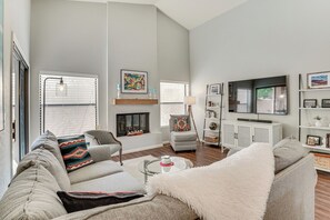 House (2 Bedrooms) | Interior - Comfortable & Contemporary Home in Tucson (Tucson)