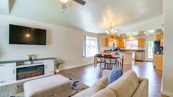 House (3 Bedrooms) | Interior