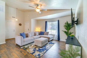 House (3 Bedrooms) | Living area | TV