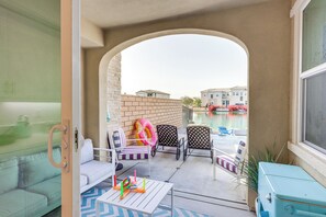 Apartment (5 Bedrooms) | Interior - Luxe Indio Lake House 7 Mi to Coachella! (Indio)