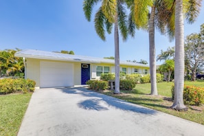 House (3 Bedrooms) | Interior - Swim, Golf & Explore: Family-friendly Stuart Gem (Stuart)